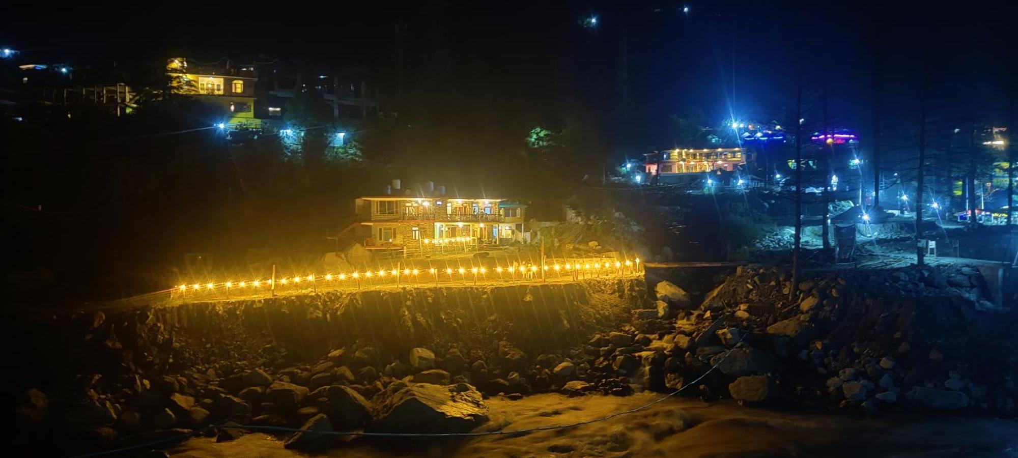 Flipsyde Retreat Hotel Kasol Bagian luar foto