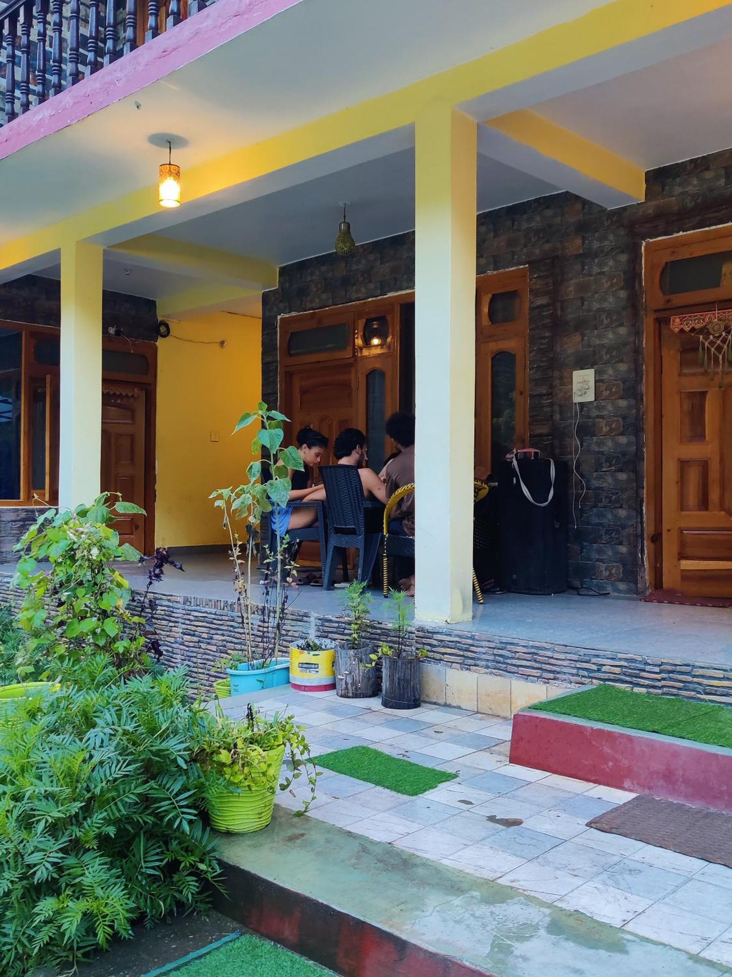 Flipsyde Retreat Hotel Kasol Bagian luar foto