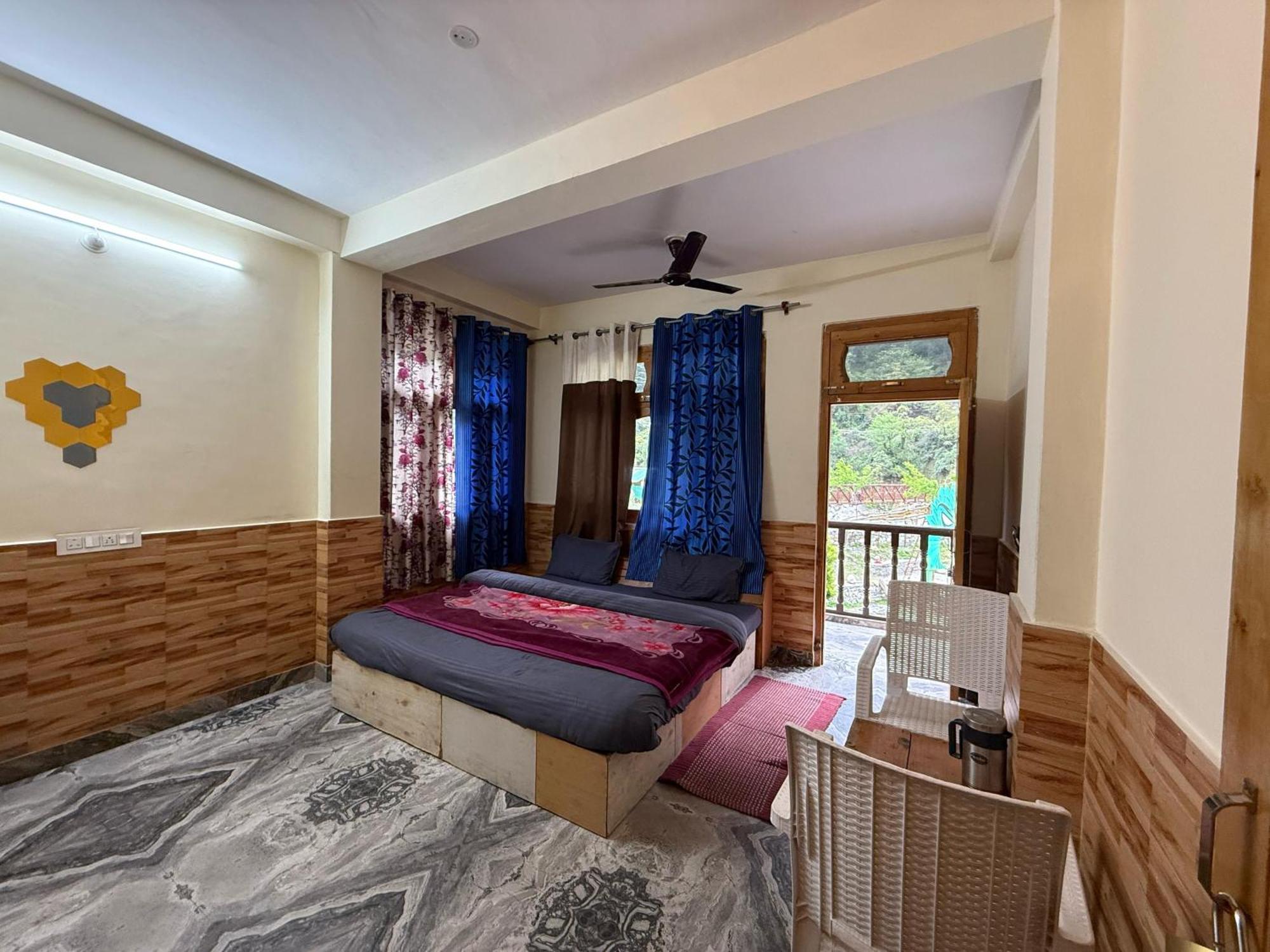 Flipsyde Retreat Hotel Kasol Bagian luar foto